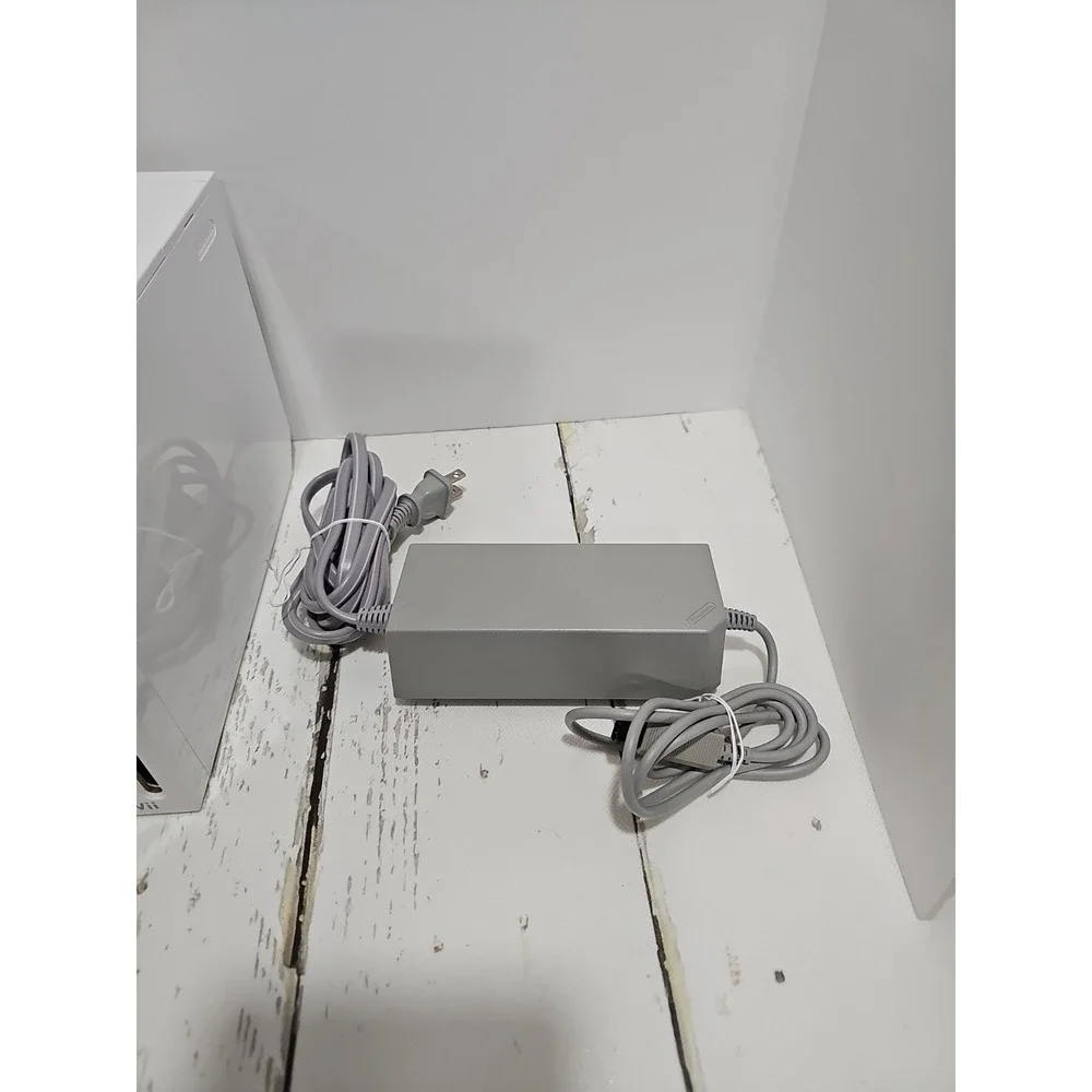 Nintendo Wii White Gaming Console RVL-101 (USA) BUNDLE - Tested & Working